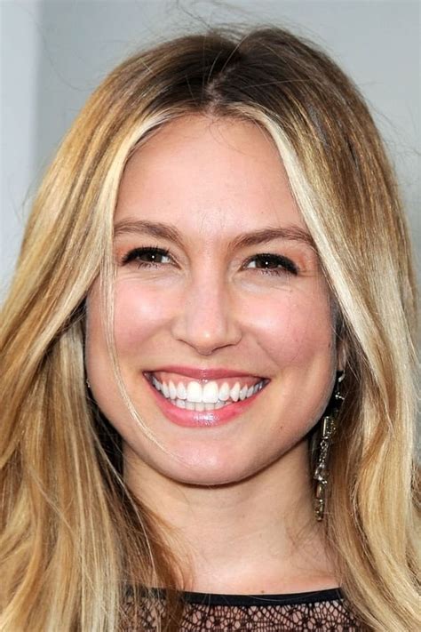 Sarah Carter Photos